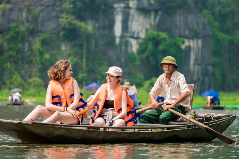 8 Day Private Vietnam Tour: Hanoi-Ninh Binh-Halong Bay-Catba Island