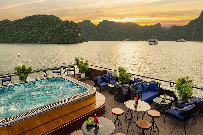 Halong La Casta Cruise - 2 Day 1 Night Tour From Hanoi