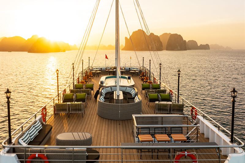 LA CASTA DAILY & PREMIER CRUISES 5 STAR