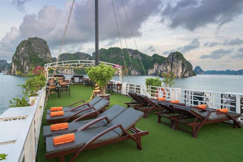 Renea Cruise - Boutique Overnight Cruise in Bai Tu Long Bay (2D1N)