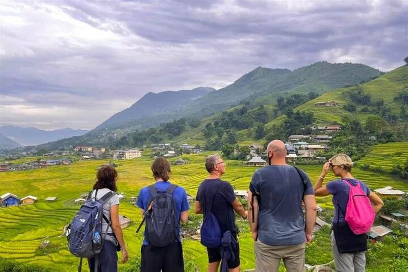 Sapa Scenic Trekking through Rice Terraces & Local Villages