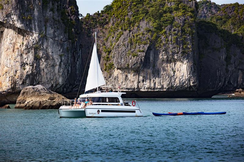 Scarlet Pearl Cruise Halong Bay – 2 Days 1 Night Overnight Cruise