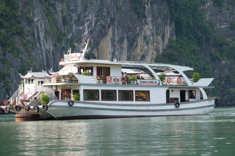 Halong Bay Day Trip with Fast Expressway Transfer Round Trip
