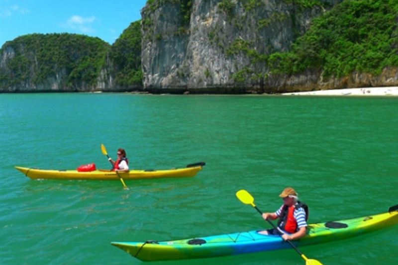 5 Days North Vietnam Tour: Hanoi, Ninh Binh & Halong Bay
