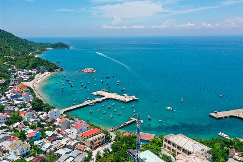 Explore Cham Island – Snorkeling & Island Adventure