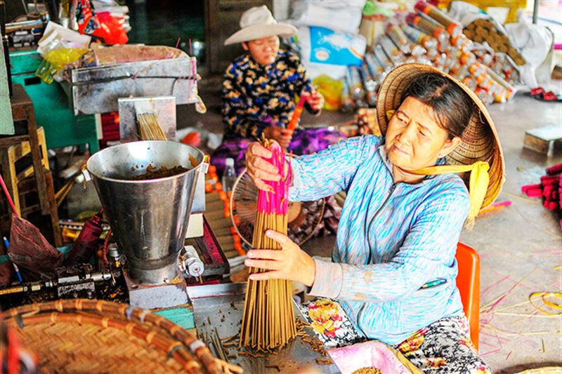 Ninh Binh Cultural Journey: Incense Village, Tam Coc & Hoa Lu