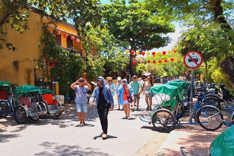Hoi An Walking Food Tour with Local Guide