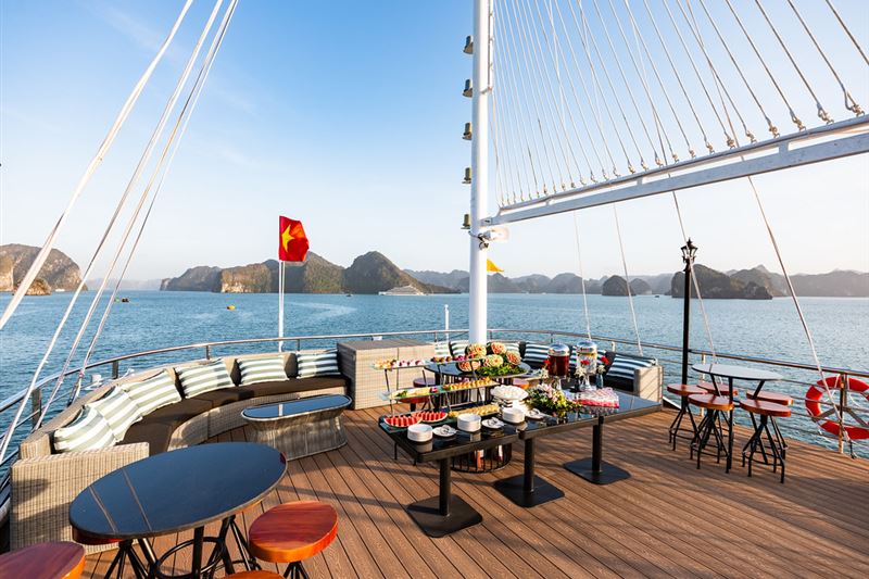 LA CASTA DAILY & PREMIER CRUISES 5 STAR