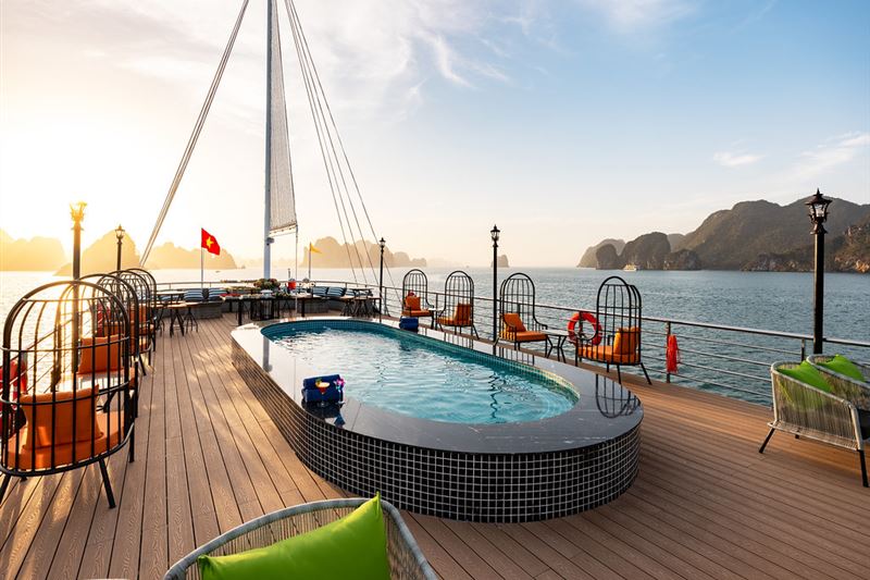 LA CASTA DAILY & PREMIER CRUISES 5 STAR