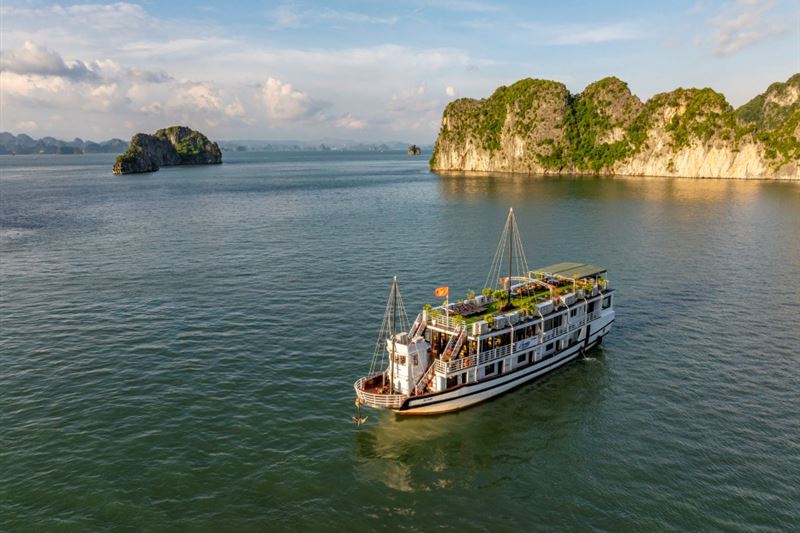 Renea Cruise - Boutique Overnight Cruise in Bai Tu Long Bay (2D1N)