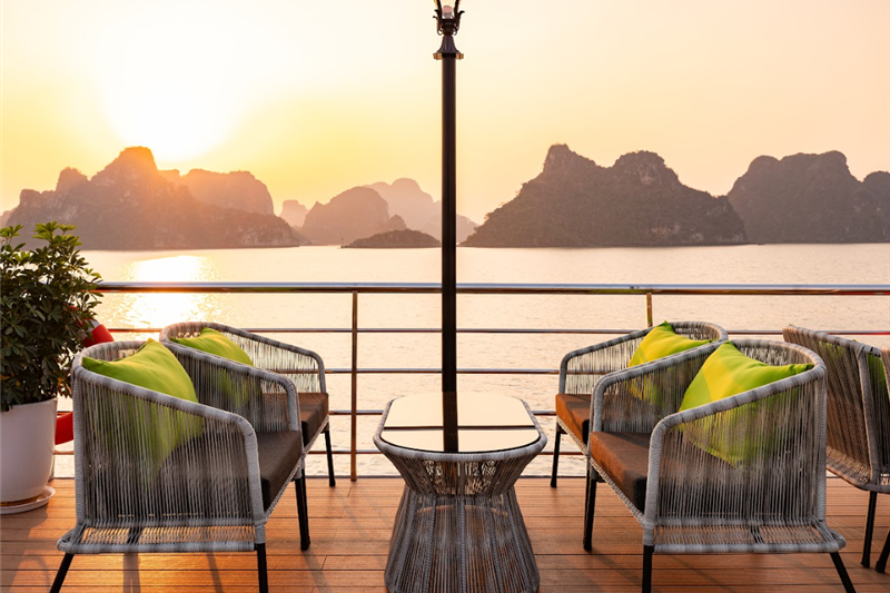 Amethyst Daily Cruise - 1 Day Luxury Halong Bay Tour from Hanoi