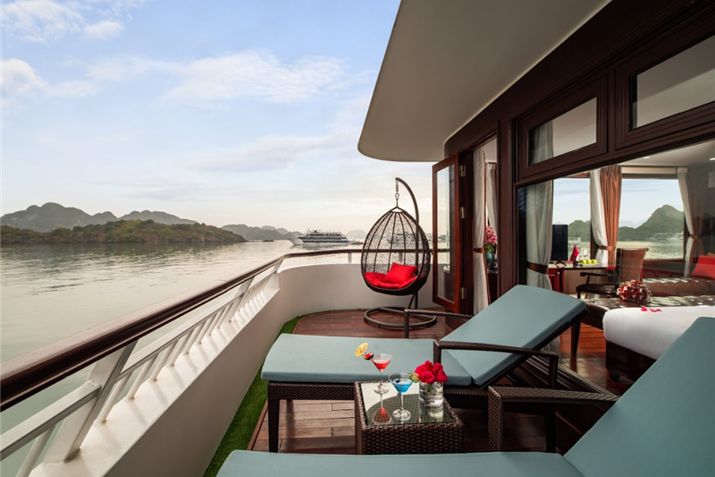 Dora Cruise - Luxury 5 Star Overnight Cruise in Lan Ha Bay & Ha Long Bay