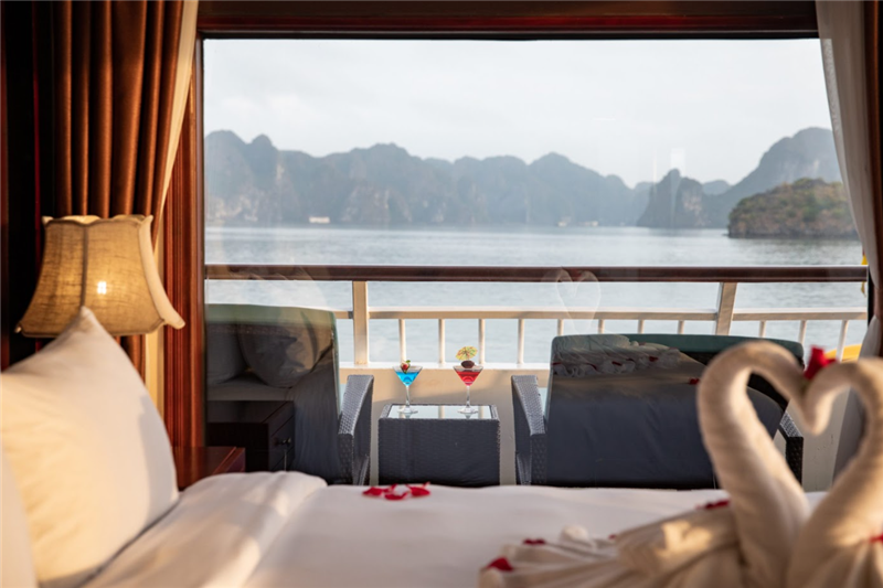 Dora Cruise - Luxury 5 Star Overnight Cruise in Lan Ha Bay & Ha Long Bay