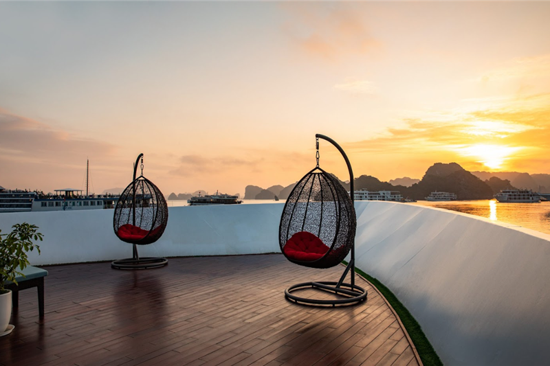 Dora Cruise - Luxury 5 Star Overnight Cruise in Lan Ha Bay & Ha Long Bay