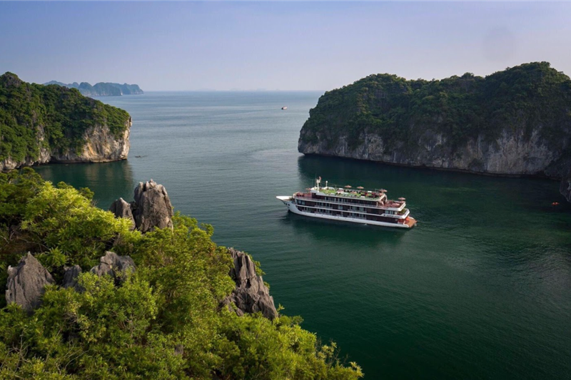 Dora Cruise - Luxury 5 Star Overnight Cruise in Lan Ha Bay & Ha Long Bay