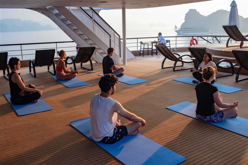 Scarlet Pearl Cruise Halong Bay – 2 Days 1 Night Overnight Cruise