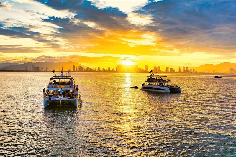 SUNSET CHILLING YACHT TOUR – NHA TRANG SUNSET CRUISE