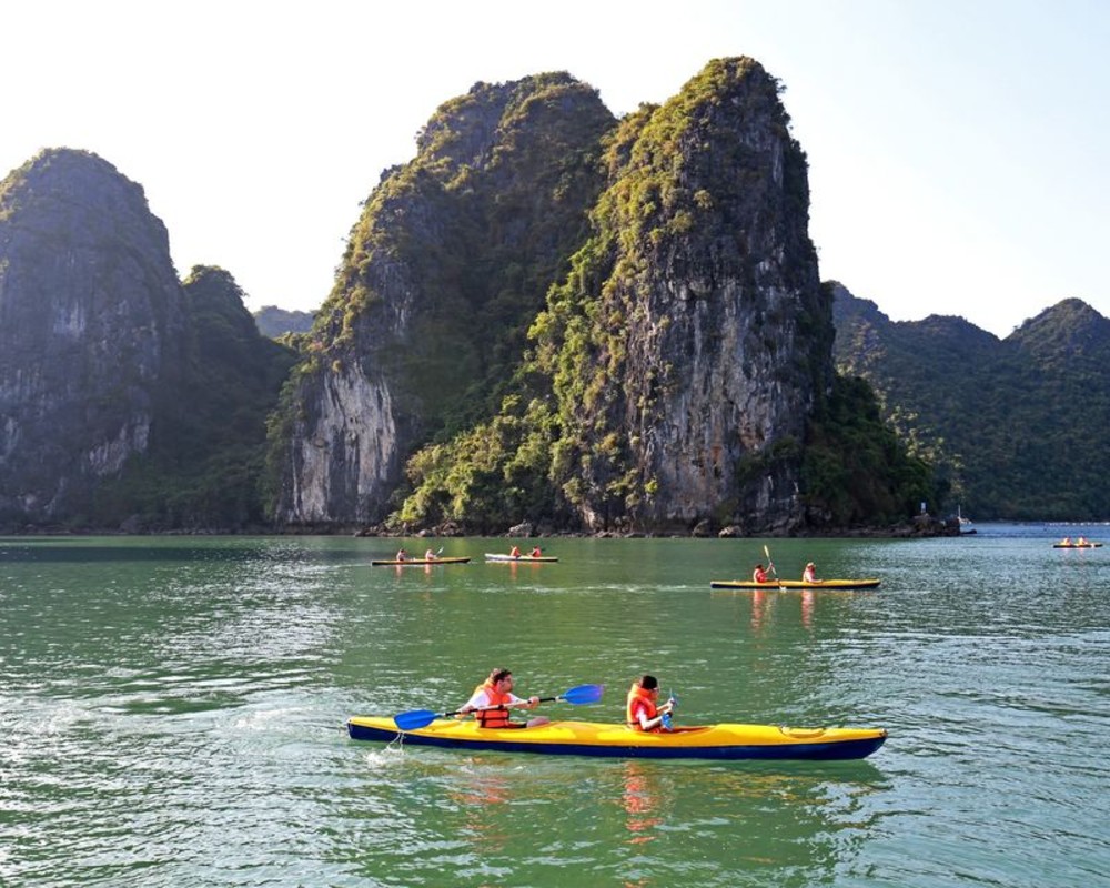 Halong-Bay-Kayaking
